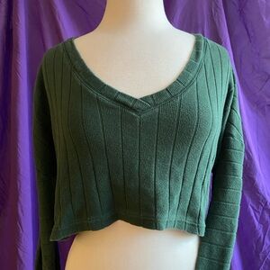 Dark Green Forever 21 V-Neck Crop Long Sleeve Sweater. Size L.